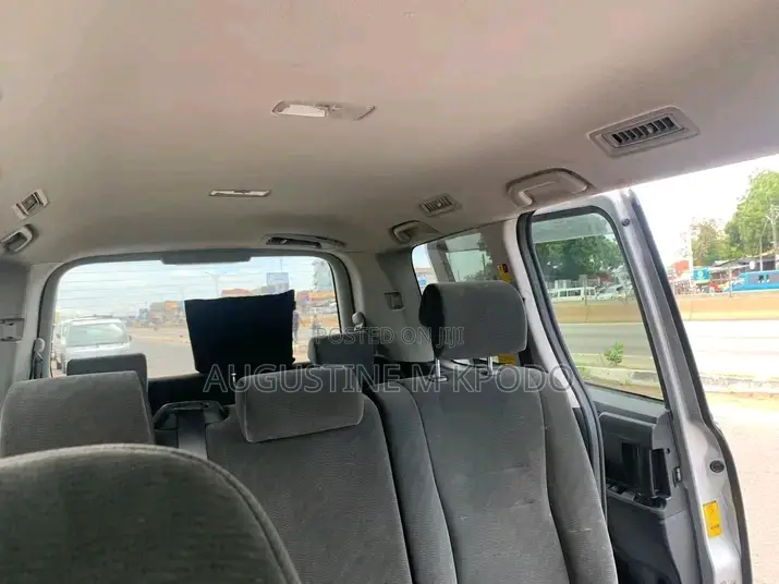 Toyota Voxy 2010 Silver