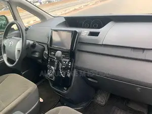 Toyota Voxy 2010 Silver