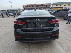 Hyundai Elantra Limited Sedan FWD (2.0L 4cyl 6A) 2017 Black
