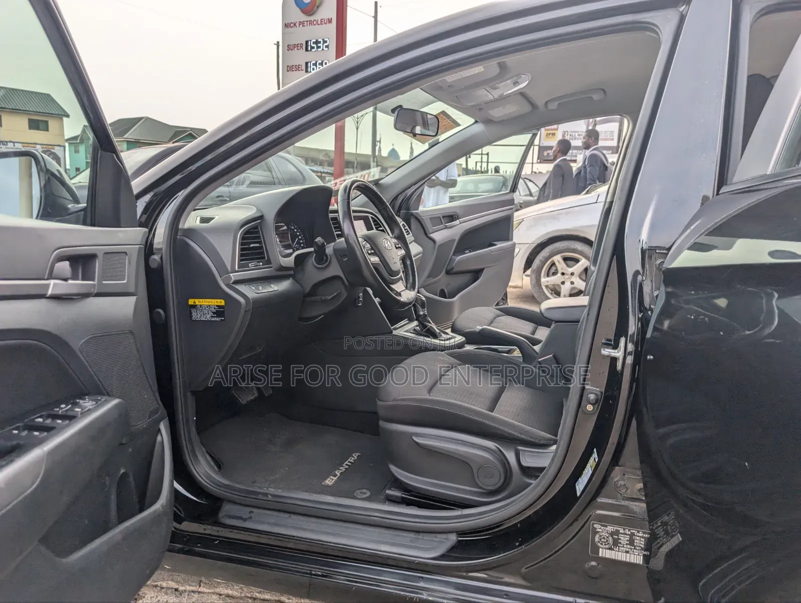 Hyundai Elantra Limited Sedan FWD (2.0L 4cyl 6A) 2017 Black