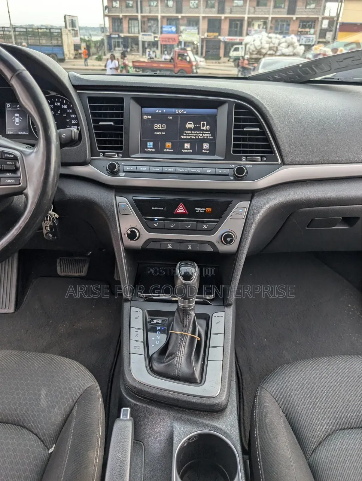 Hyundai Elantra Limited Sedan FWD (2.0L 4cyl 6A) 2017 Black