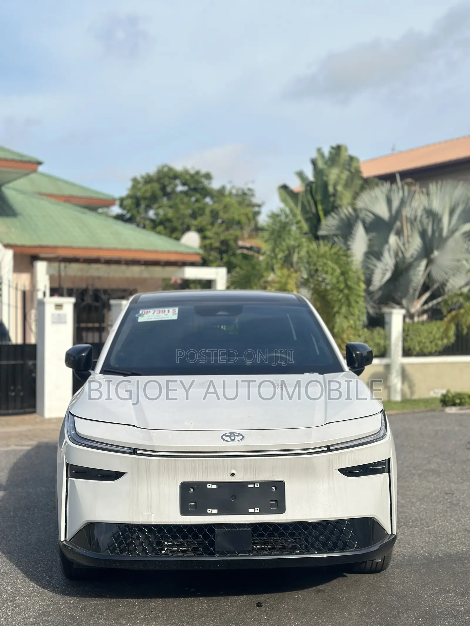 Toyota bZ4X Limited AWD 2025 White