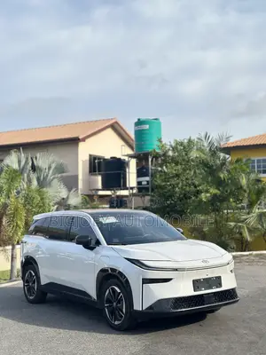 Toyota bZ4X Limited AWD 2025 White