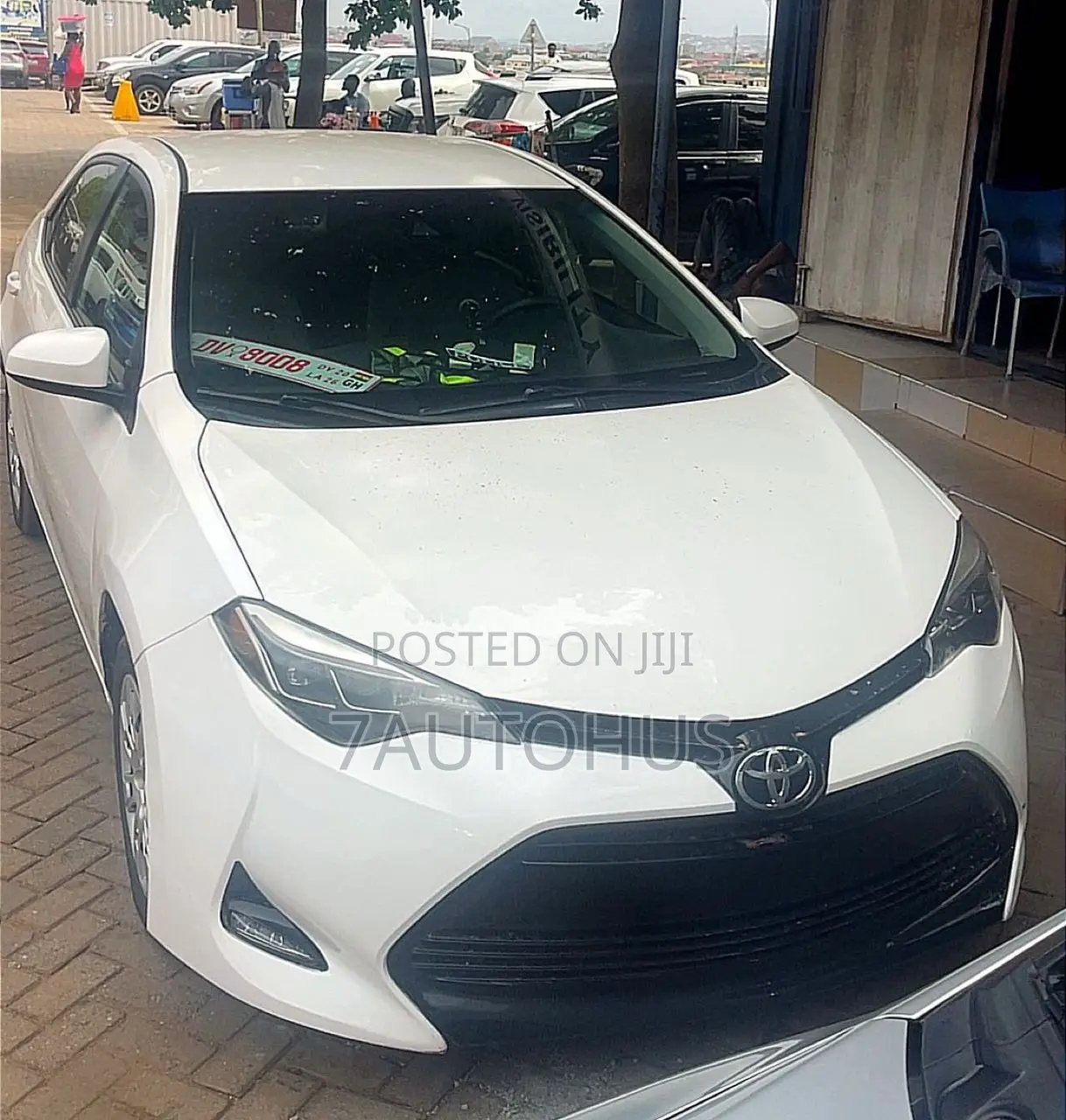 Toyota Corolla LE (1.8L 4cyl 2A) 2018 White