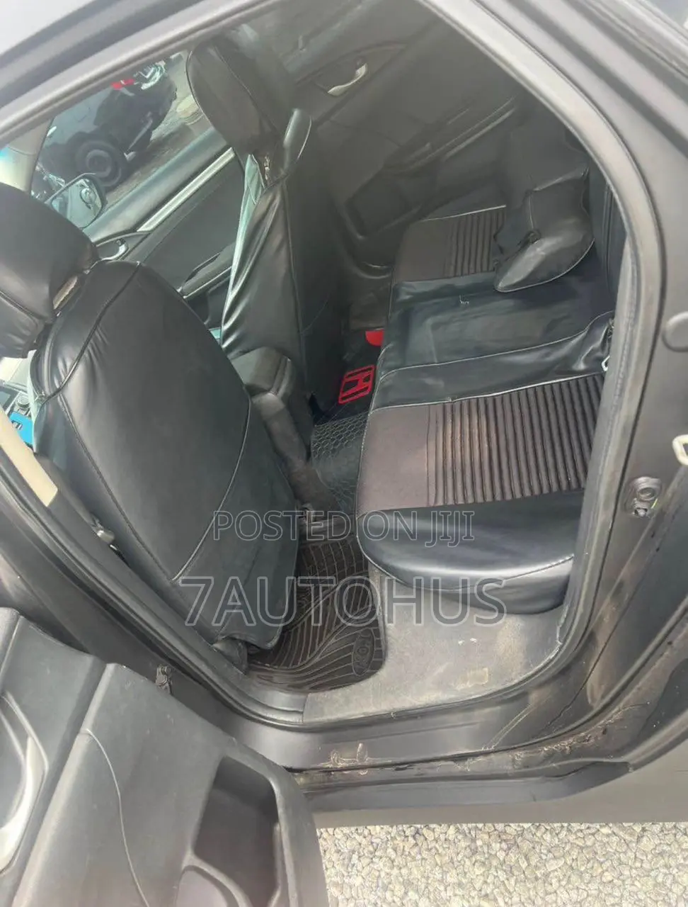Toyota Corolla LE (1.8L 4cyl 2A) 2018 White