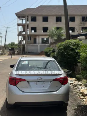 Toyota Corolla SE 4dr Sedan (1.8L 4cyl CVT) 2017 Silver