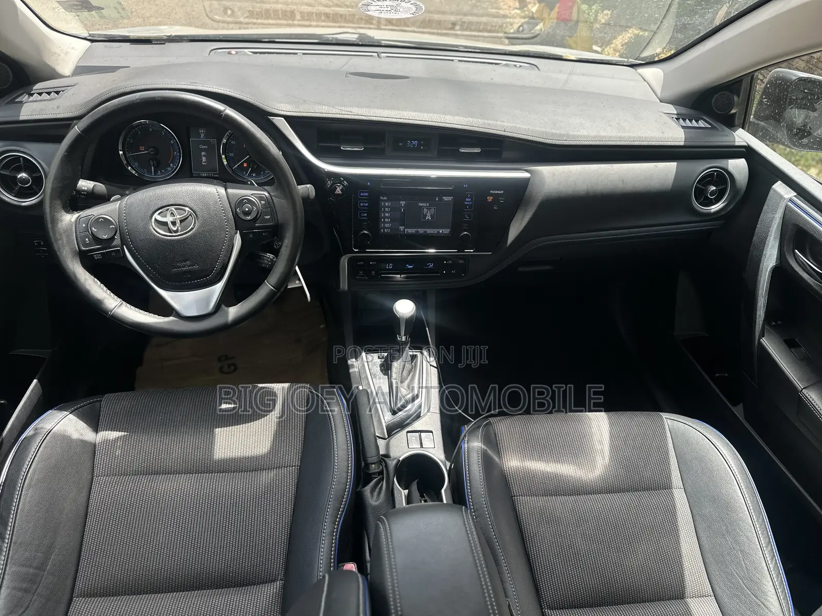 Toyota Corolla SE 4dr Sedan (1.8L 4cyl CVT) 2017 Silver
