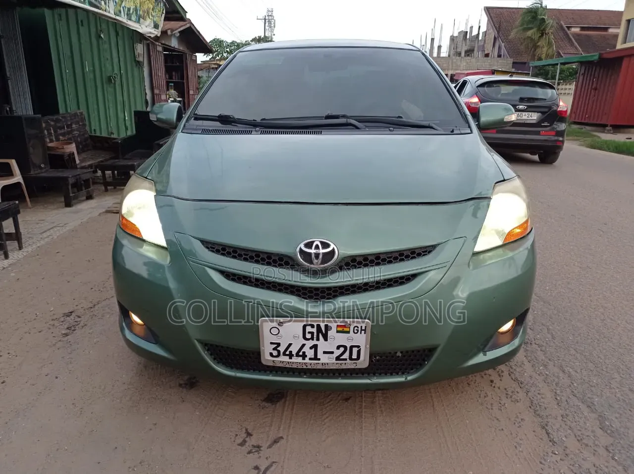 Toyota Yaris Base Sedan 4dr 2010 Green