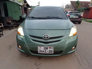 Toyota Yaris Base Sedan 4dr 2010 Green