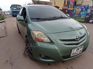 Toyota Yaris Base Sedan 4dr 2010 Green