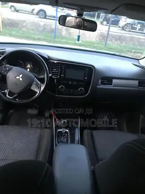 Mitsubishi Outlander 2.4 PHEV AWD 2016 Green