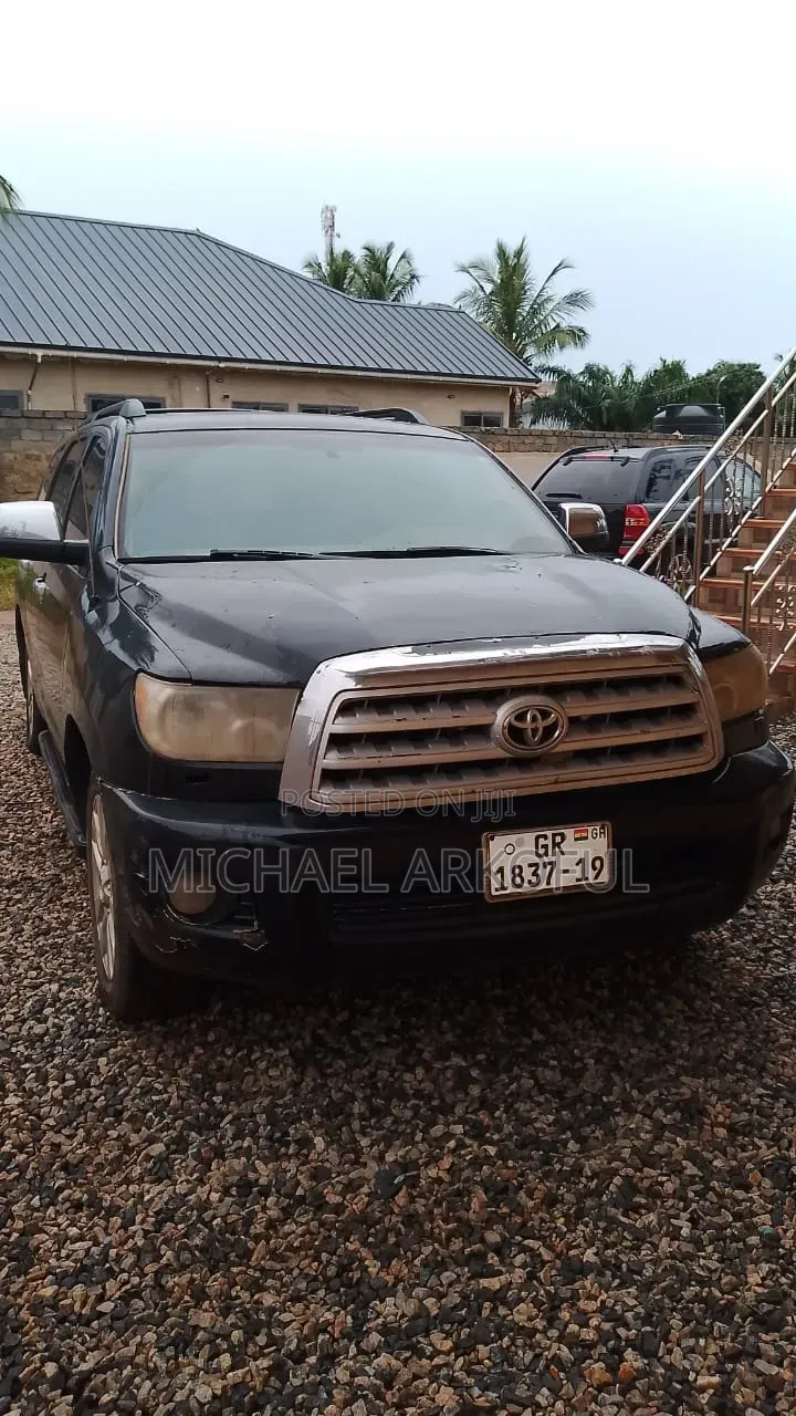 Toyota Sequoia Platinum 4dr SUV (5.7L 8cyl 6A) 2012 Black