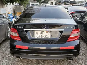 Mercedes-Benz C300 Luxury Sedan RWD (3.0L 6cyl 7A) 2011 Black
