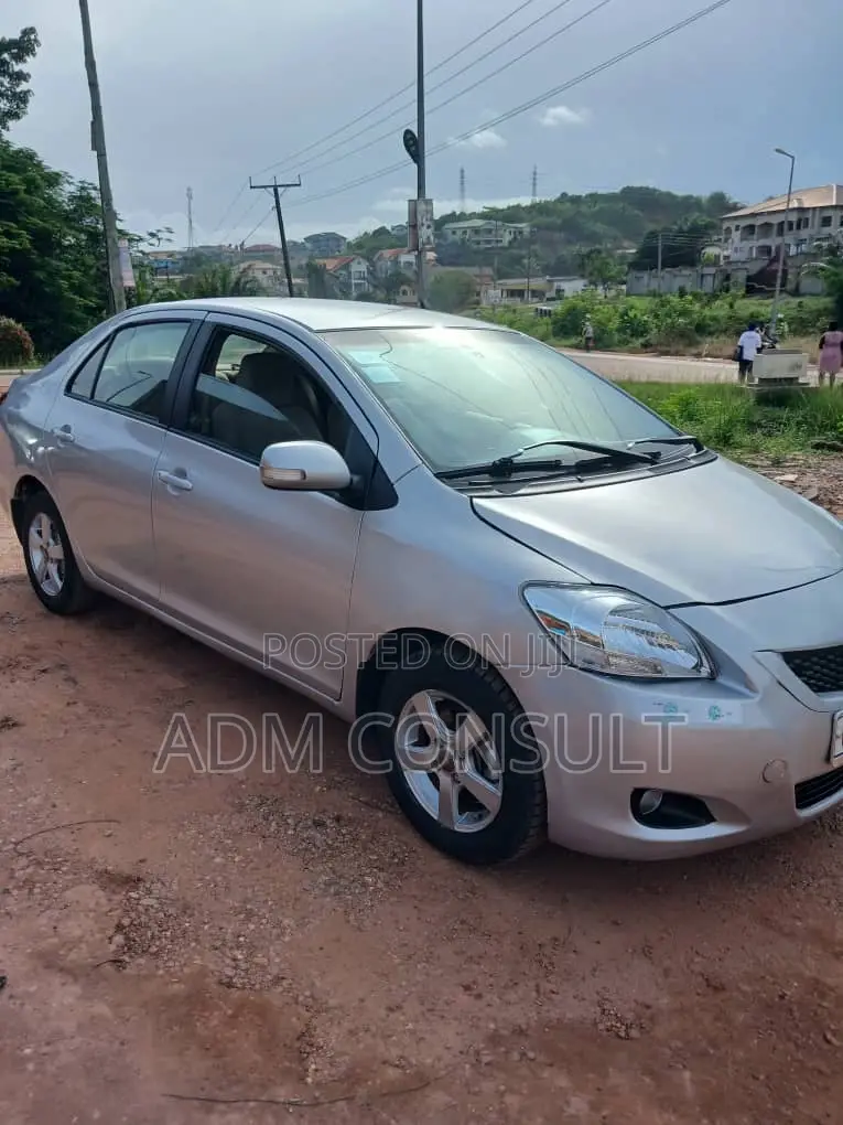 Toyota Belta 2010 Silver
