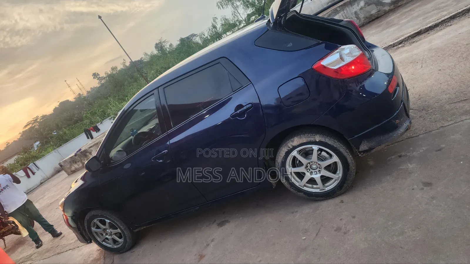 Toyota Matrix L Hatchback FWD (1.8L 4cyl 5M) 2012 Blue