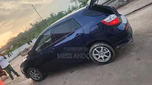 Toyota Matrix L Hatchback FWD (1.8L 4cyl 5M) 2012 Blue