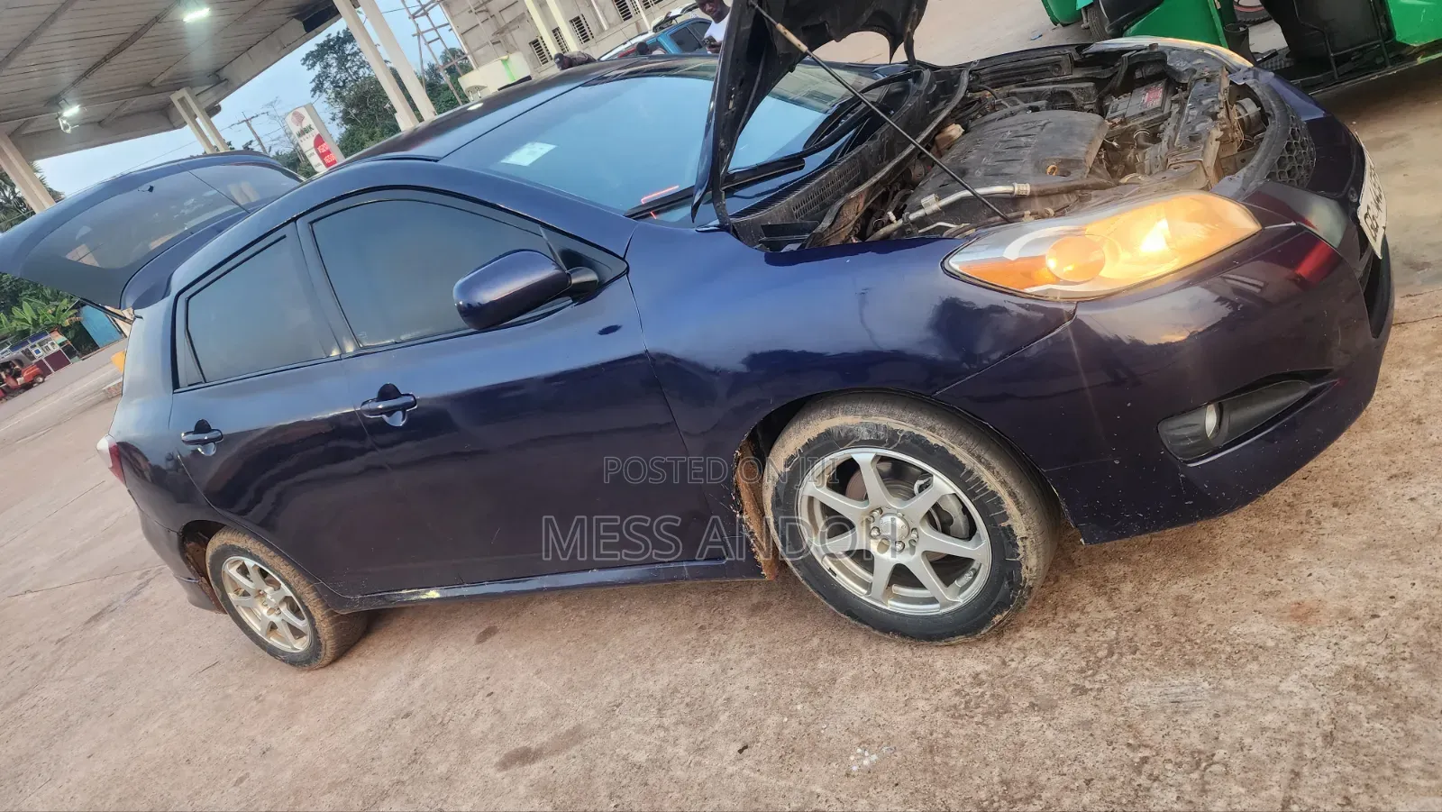 Toyota Matrix L Hatchback FWD (1.8L 4cyl 5M) 2012 Blue