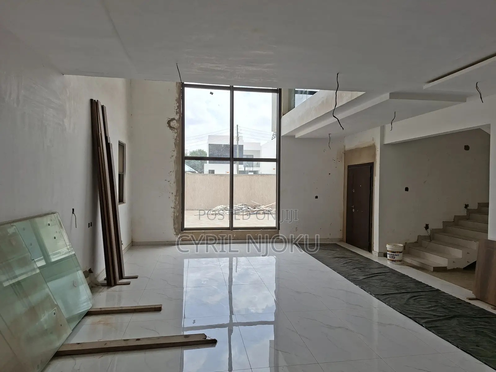 Furnished 5bdrm Duplex in Boundary Road Area for sale