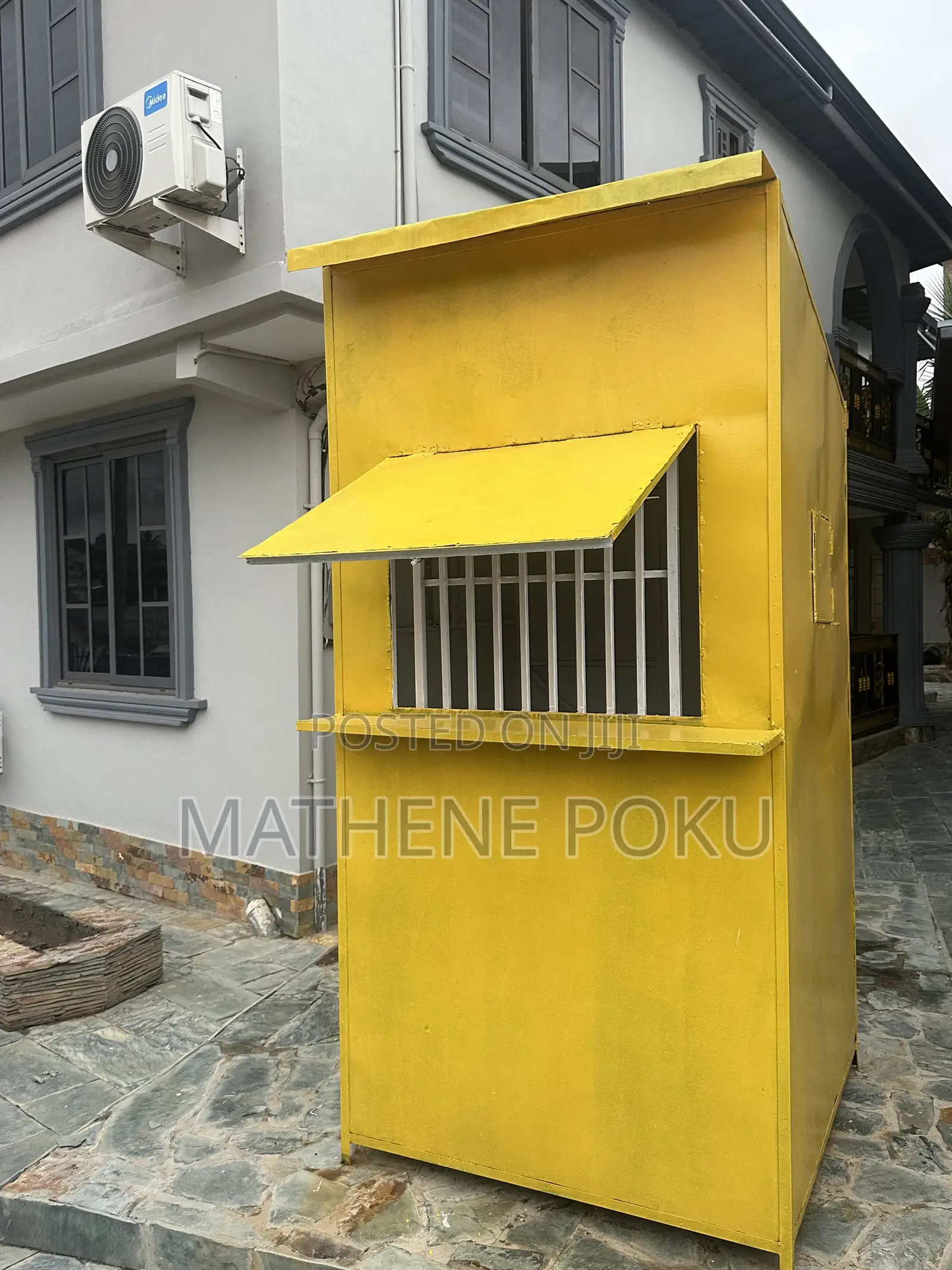 Momo Container