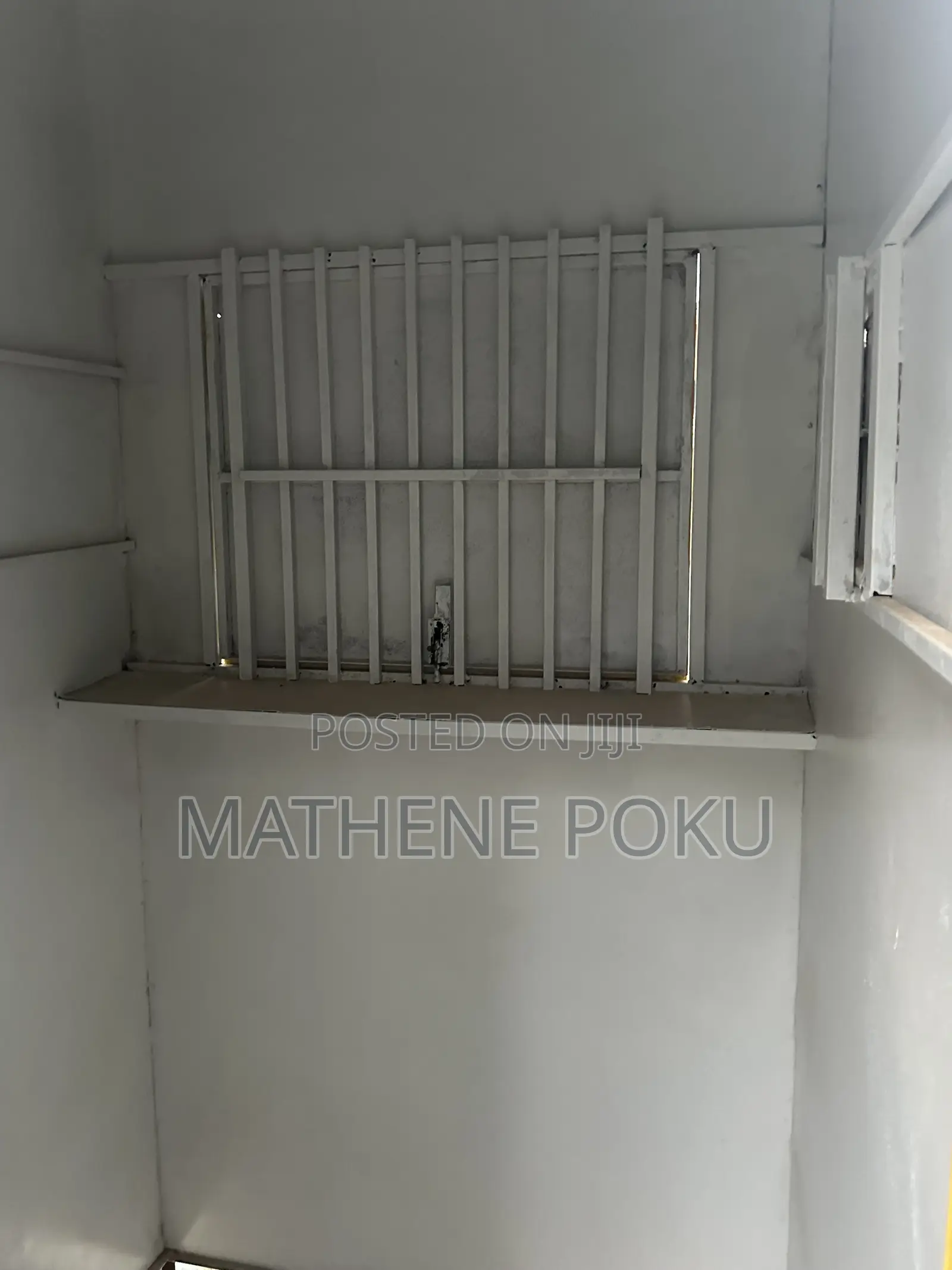 Momo Container