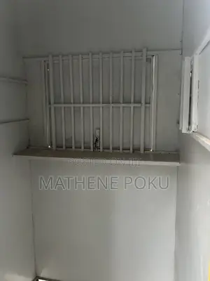Momo Container