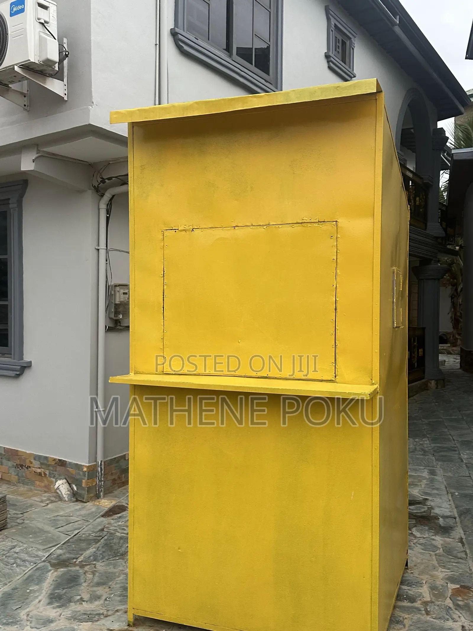 Momo Container