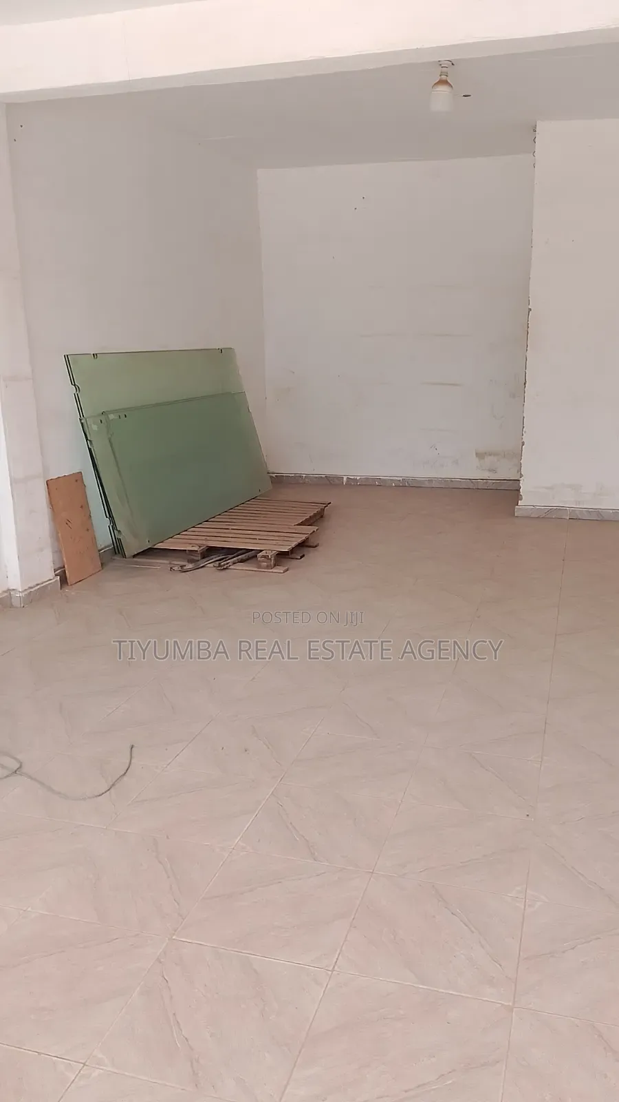 3in1 Shop for Rent at Achimota.