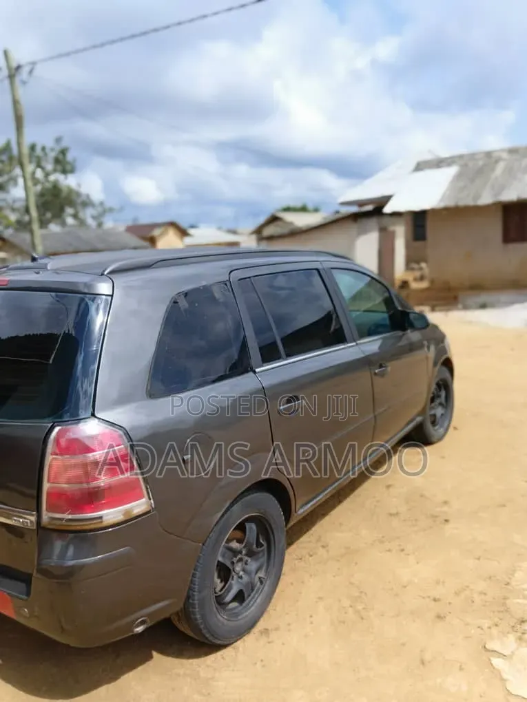 Opel Zafira 2013 Green
