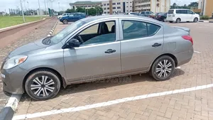 Nissan Versa 2013 Gray