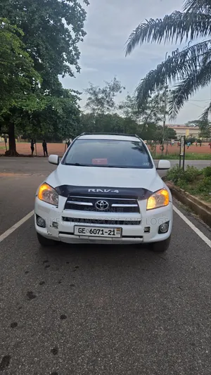 Toyota RAV4 2010 White