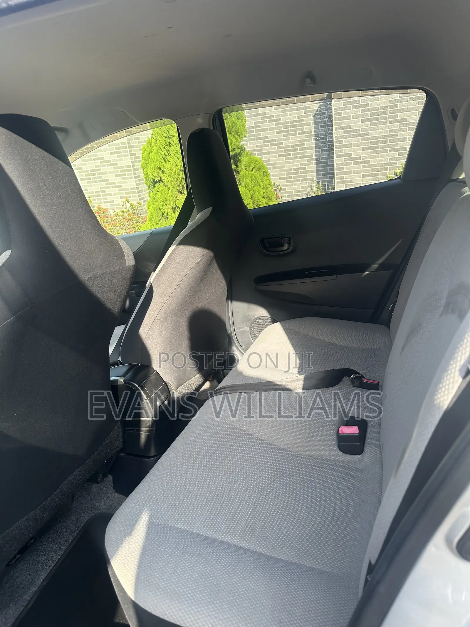 Toyota Vitz 1.3 FWD 3dr 2011 Silver