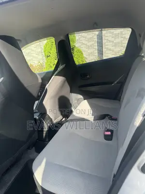 Toyota Vitz 1.3 FWD 3dr 2011 Silver