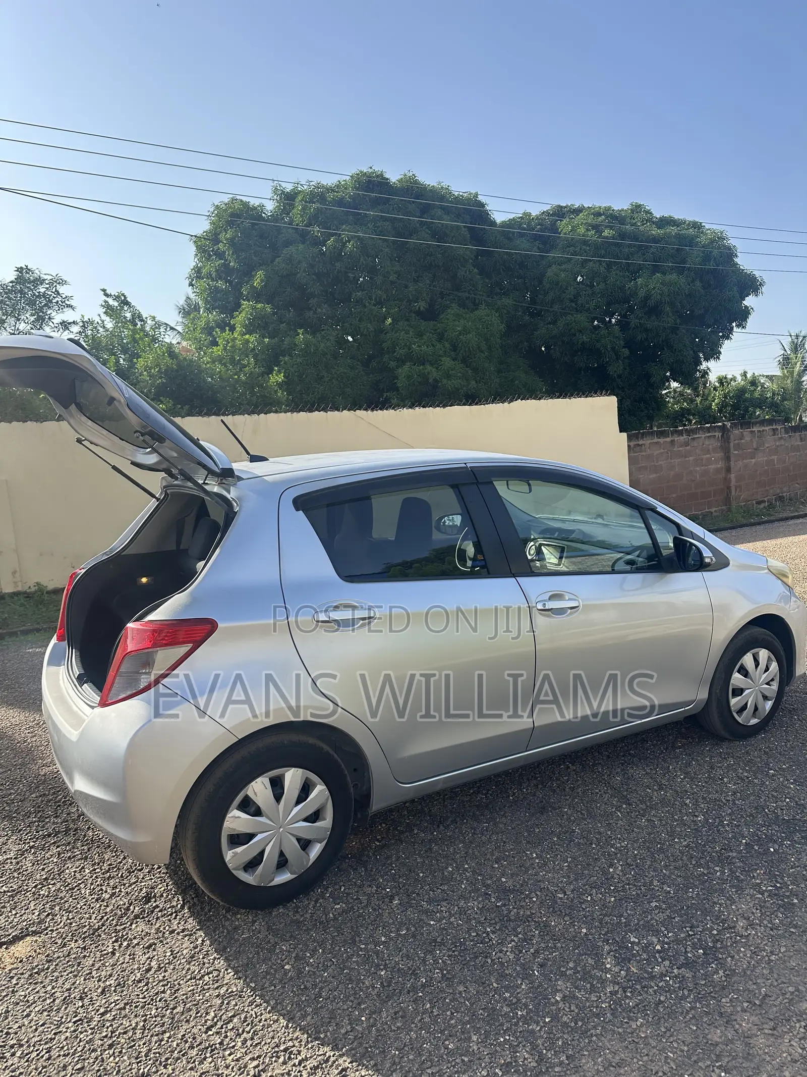 Toyota Vitz 1.3 FWD 3dr 2011 Silver