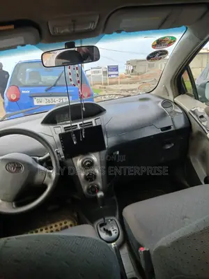 Toyota Vitz 1.5 FWD 5dr 2010 Black