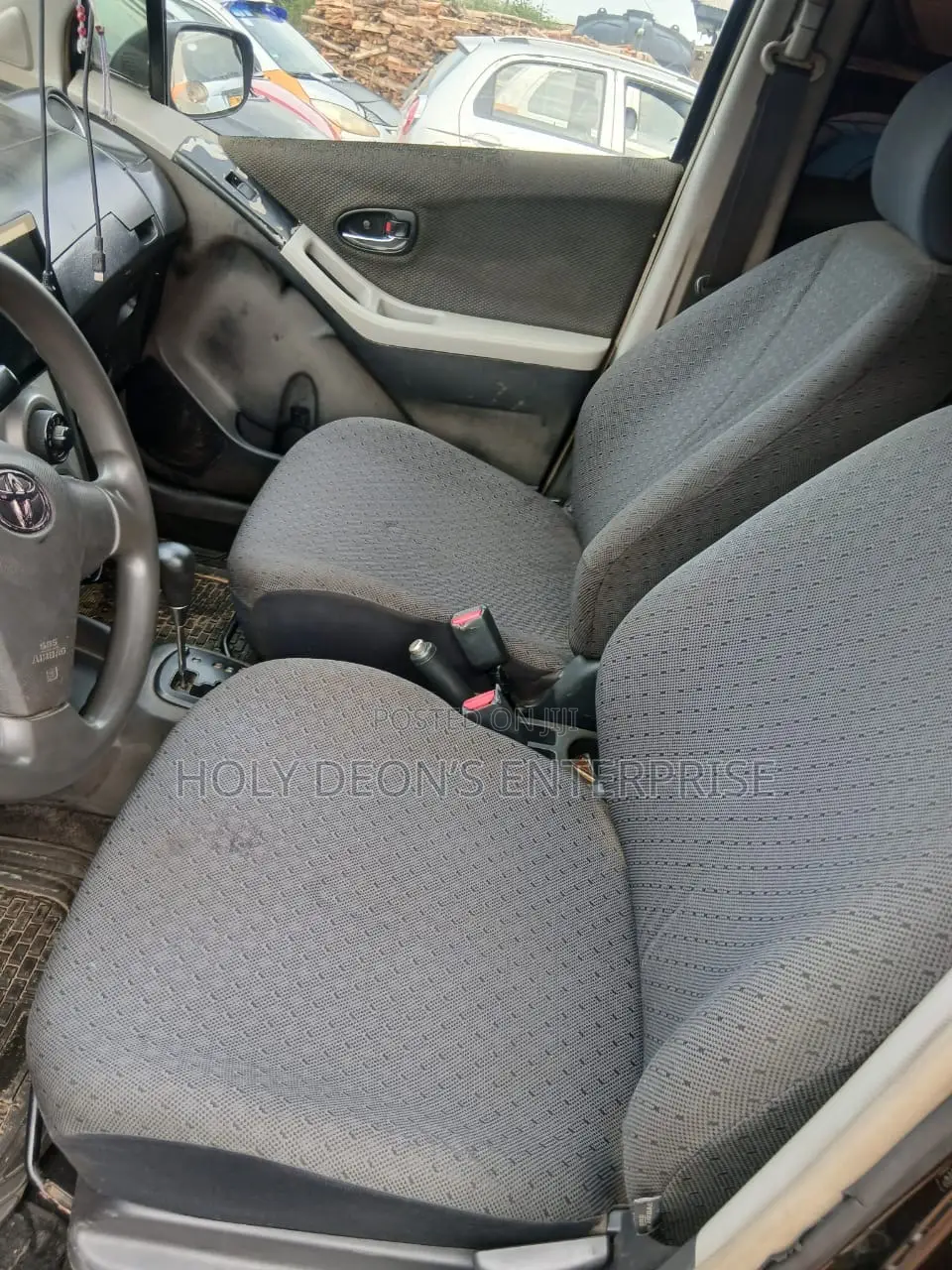 Toyota Vitz 1.5 FWD 5dr 2010 Black