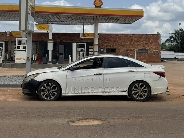 Hyundai Sonata SE 4dr Sedan (2.4L 4cyl 6A) 2014 White