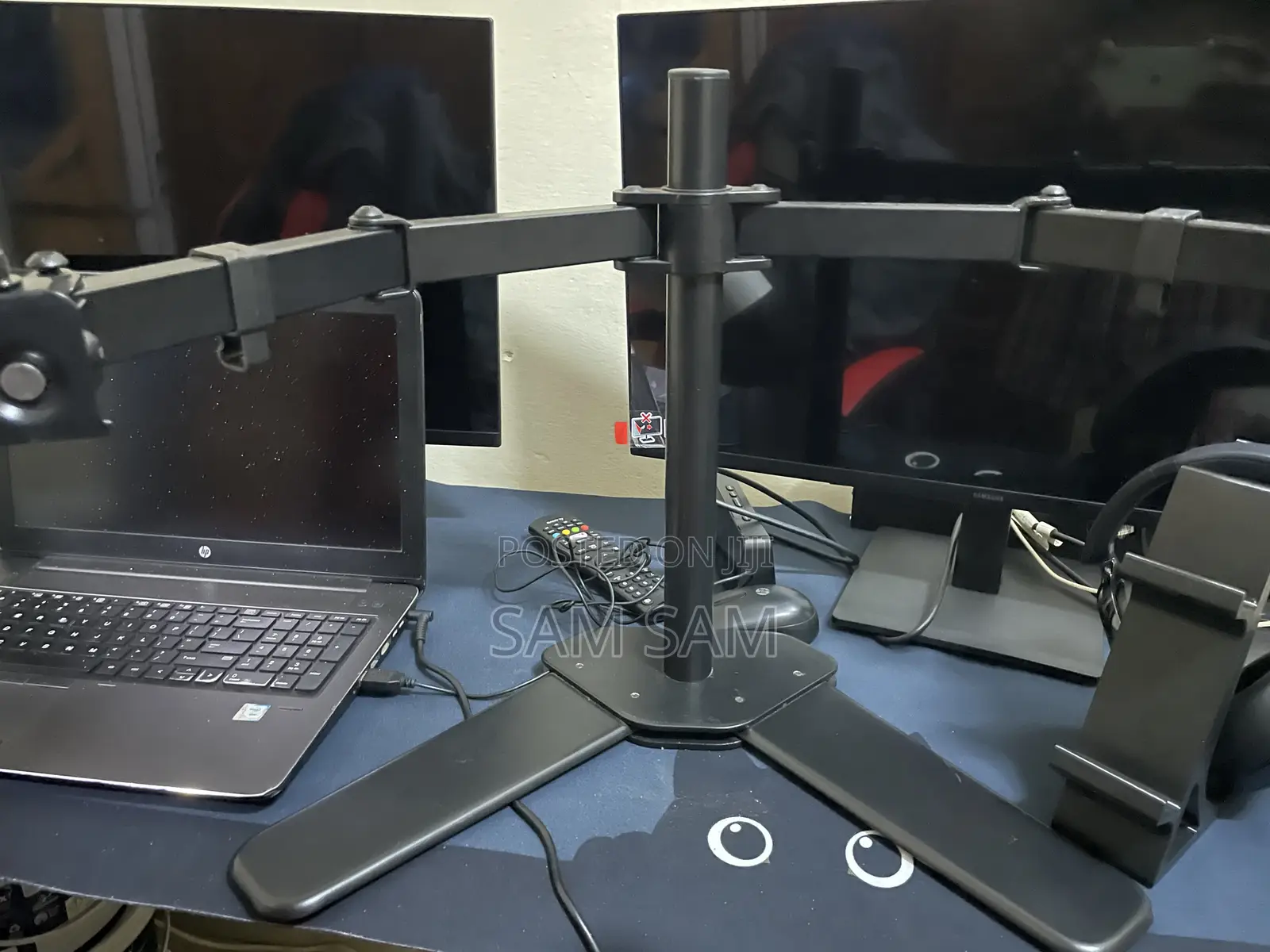 Dual Monitor Mount