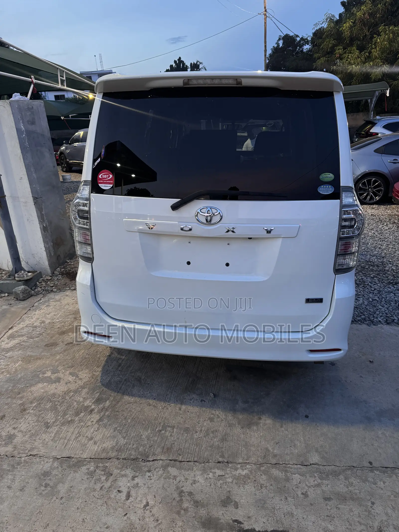 Toyota Voxy 2013 White