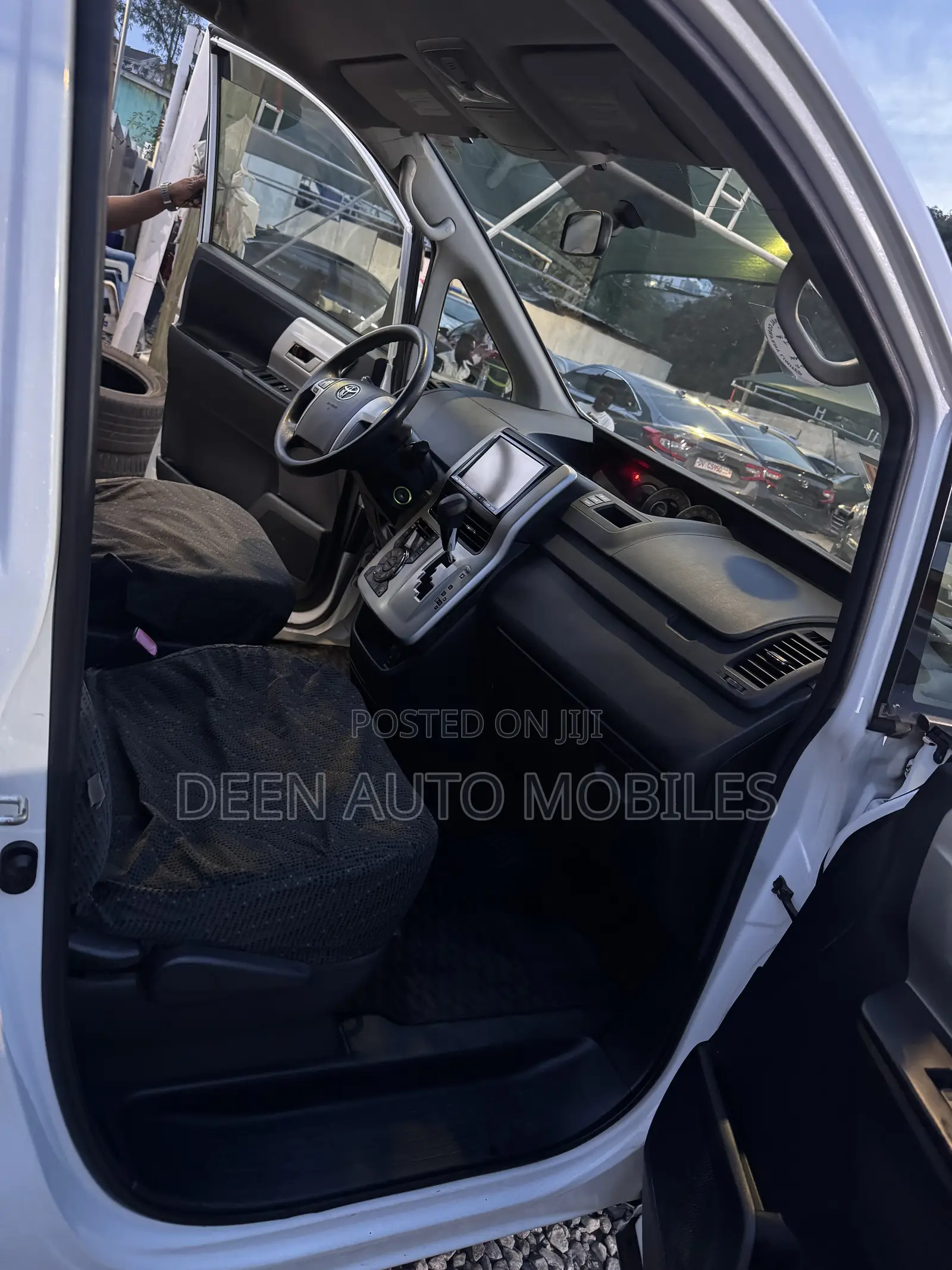 Toyota Voxy 2013 White