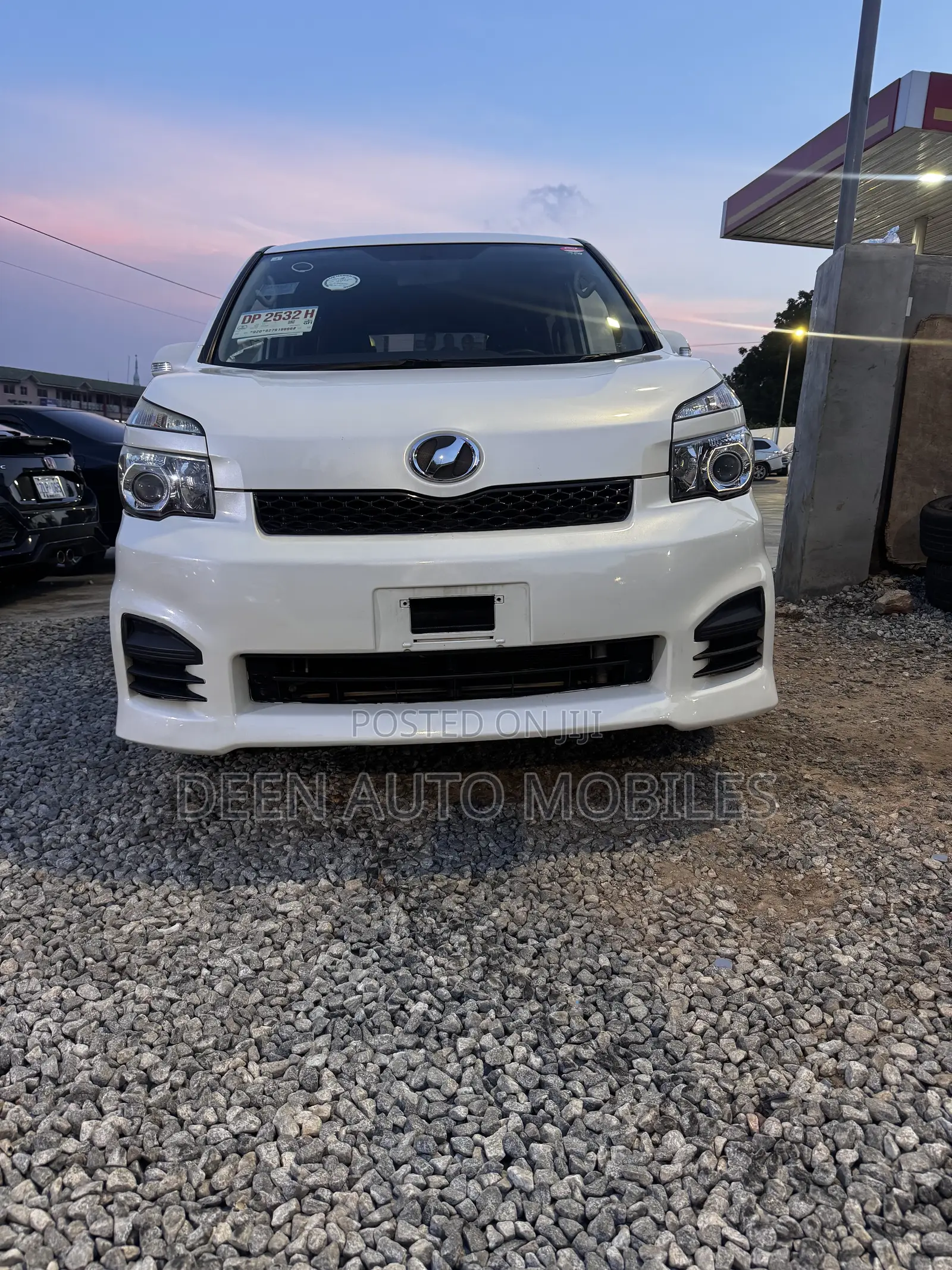 Toyota Voxy 2013 White
