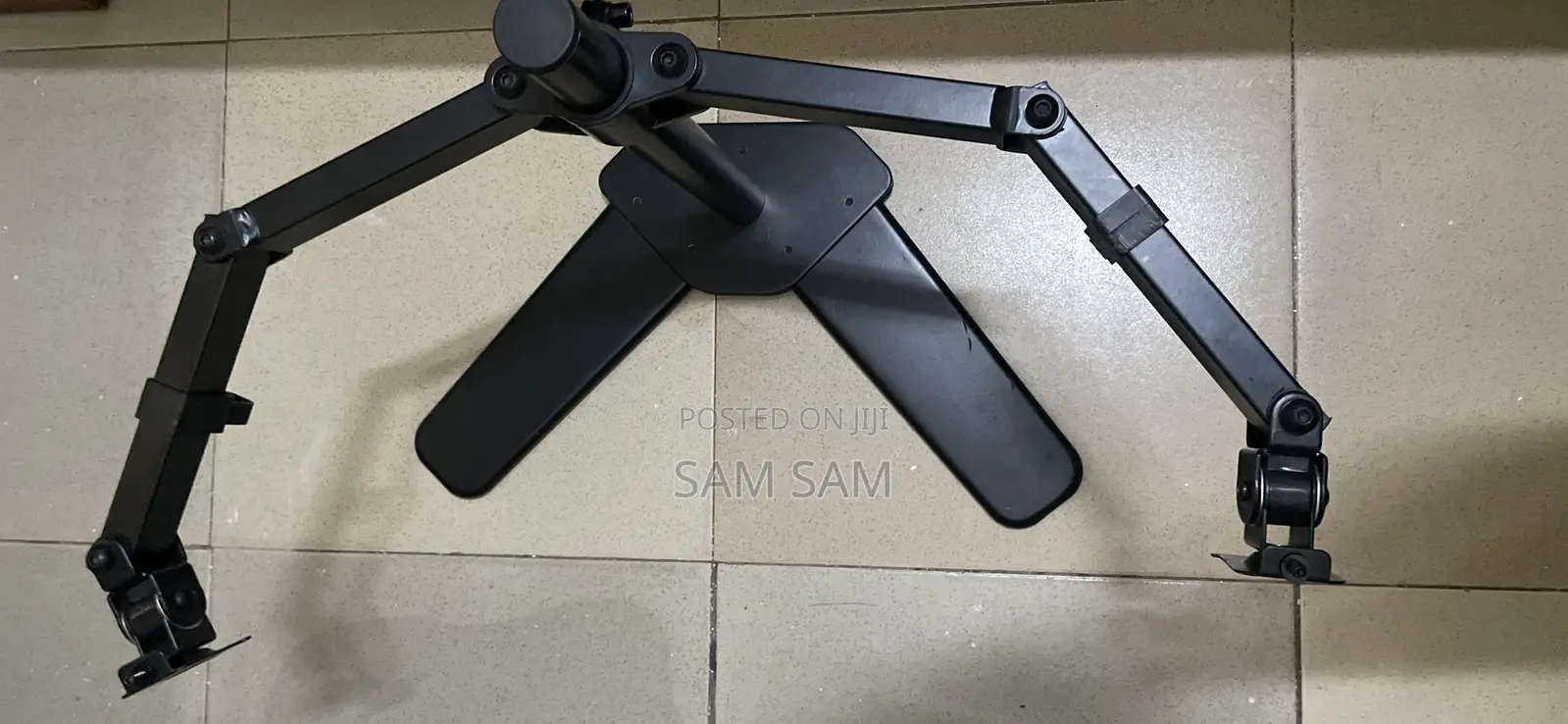 Dual Monitor Mount