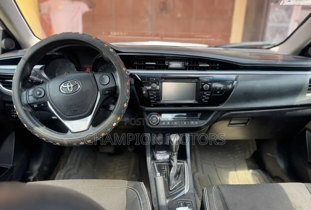 Toyota Corolla 2015 White