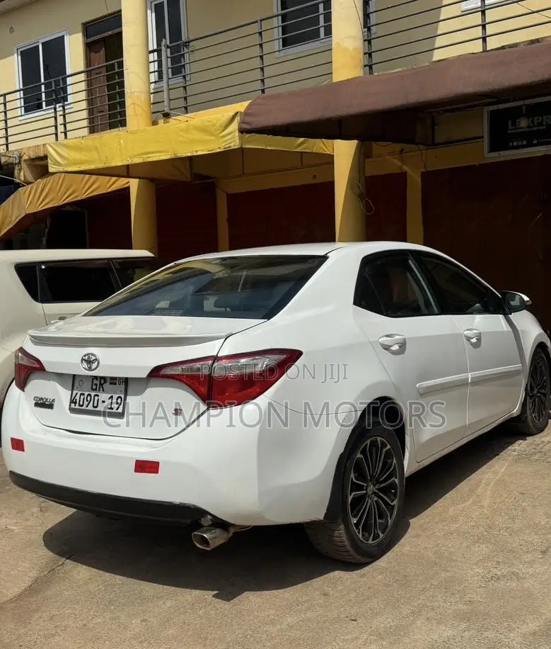 Toyota Corolla 2015 White