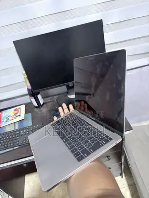 Laptop Apple MacBook Pro 8GB Intel Core i5 SSD 256GB