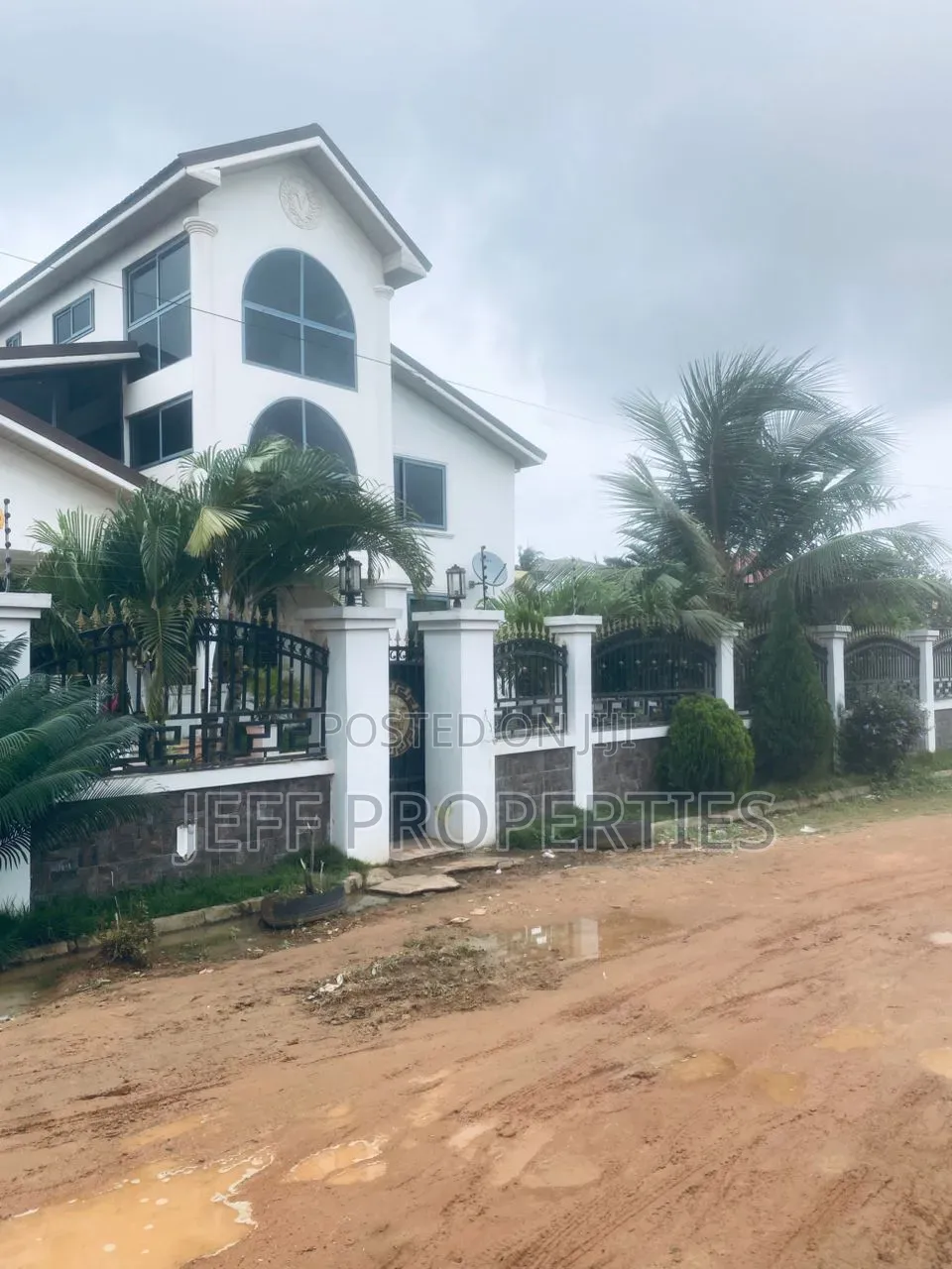 Furnished 7bdrm Duplex in White House, Ofankor for sale
