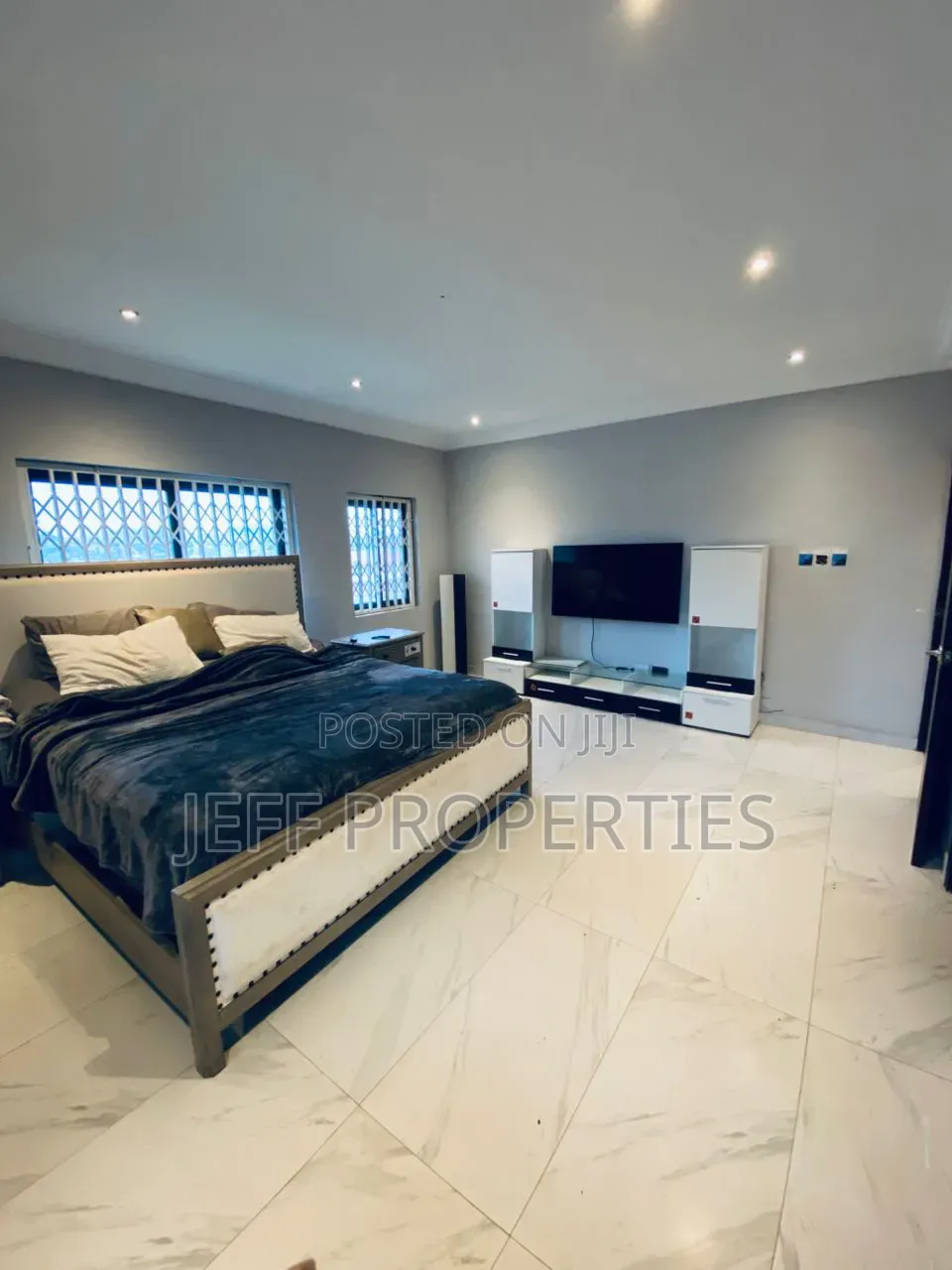 Furnished 7bdrm Duplex in White House, Ofankor for sale