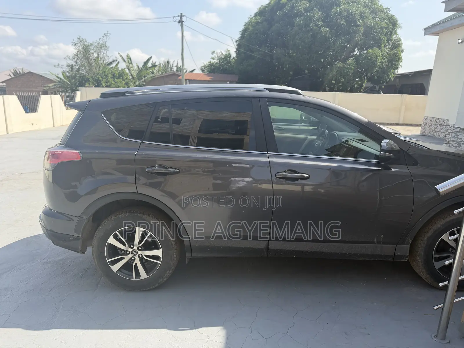Toyota RAV4 XLE AWD (2.5L 4cyl 6A) 2017 Gray
