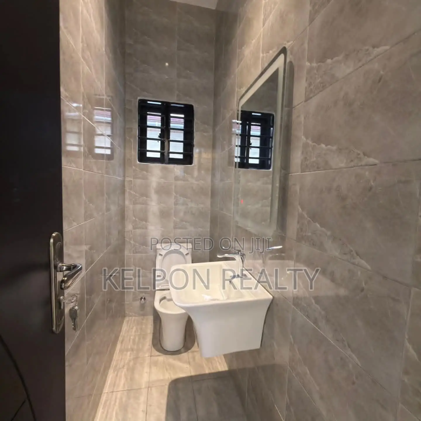 3bdrm House in Lakeside, North Legon for sale