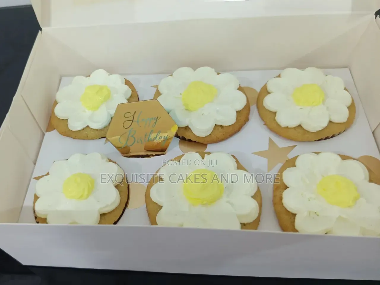 Decorated 6 Cupcakes