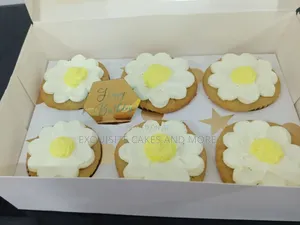 Decorated 6 Cupcakes